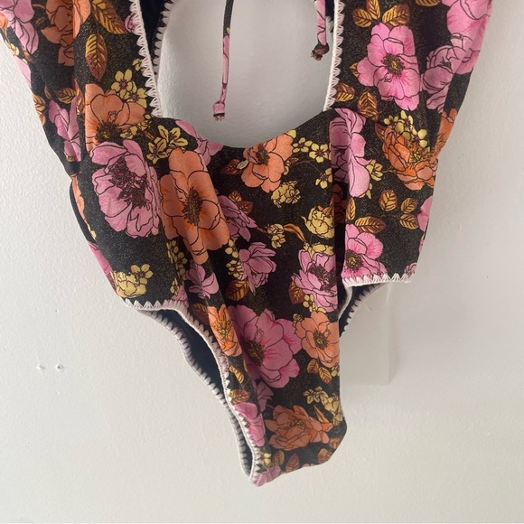 New! Victoria’s Secret Floral Cutout Ruffled One Piece Swimsuit 37164 - Picture 5 of 9